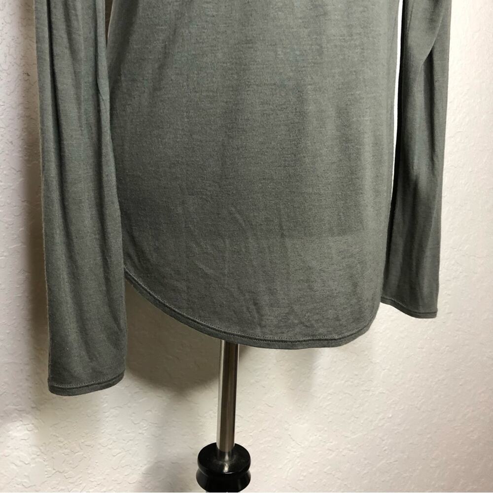 Vince green gray silky front knit back long sleeve v neck top size Small - Picture 12 of 14